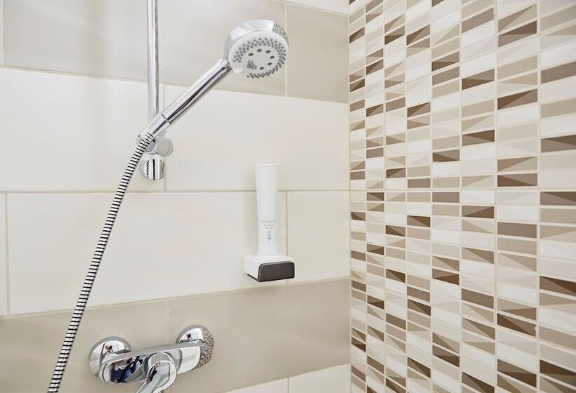 בית מלון כפרי Astoria