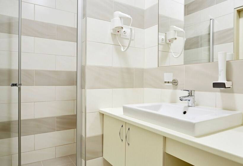 בית מלון כפרי Astoria