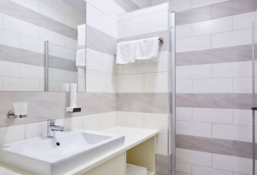 בית מלון כפרי Astoria