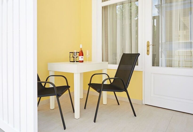 בית מלון כפרי Astoria