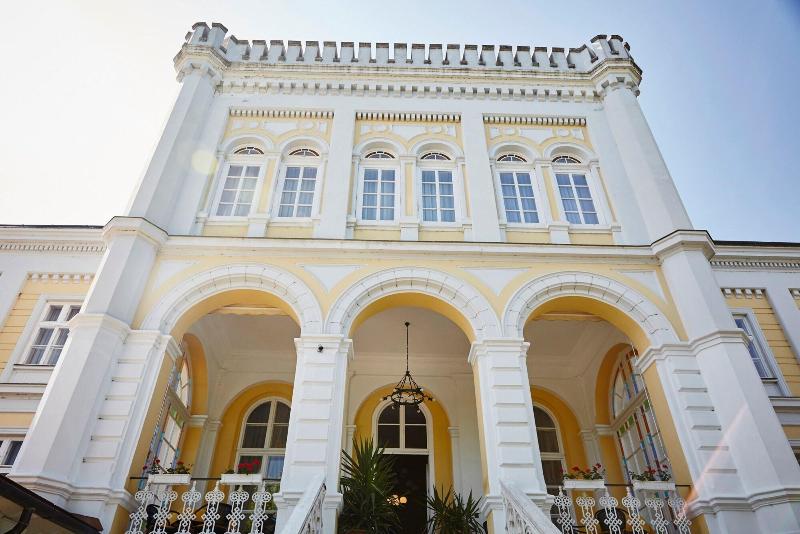 בית מלון כפרי Astoria