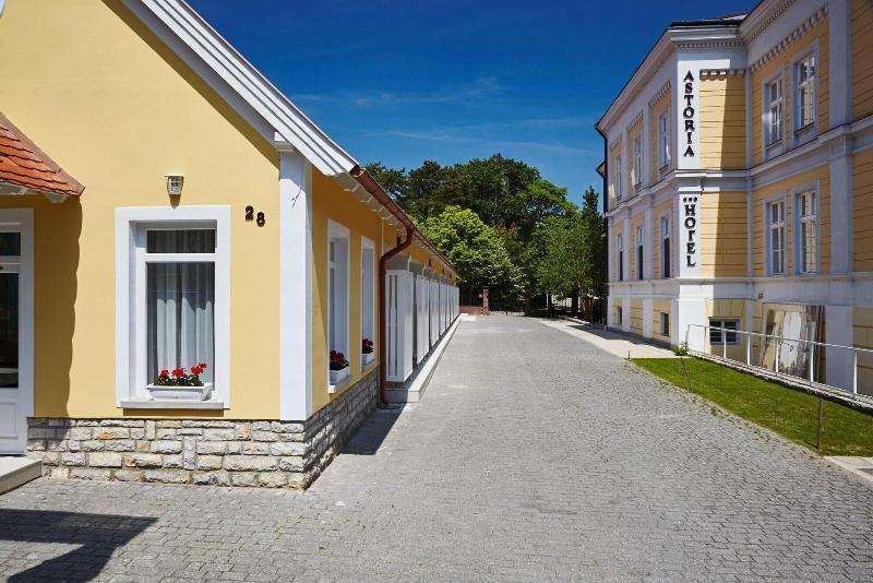 בית מלון כפרי Astoria