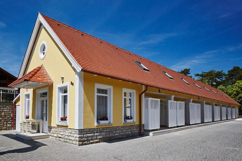 בית מלון כפרי Astoria