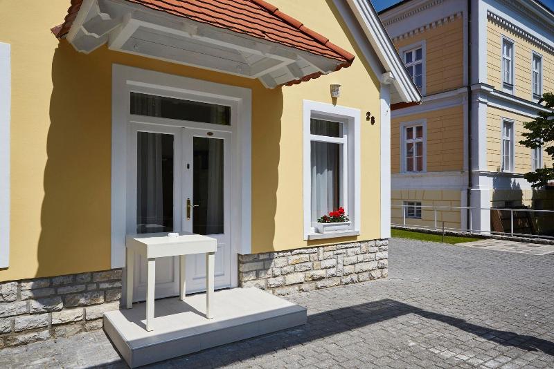 בית מלון כפרי Astoria