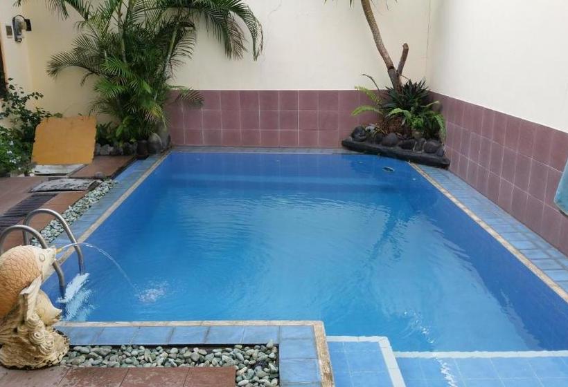 בית מלון כפרי Ayu Taman Sari