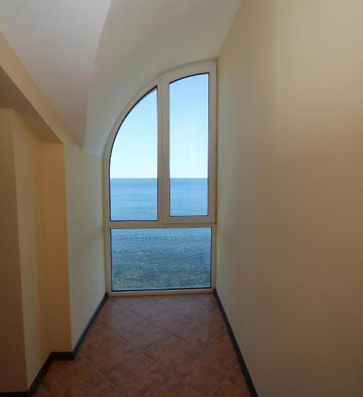 Отель Continental