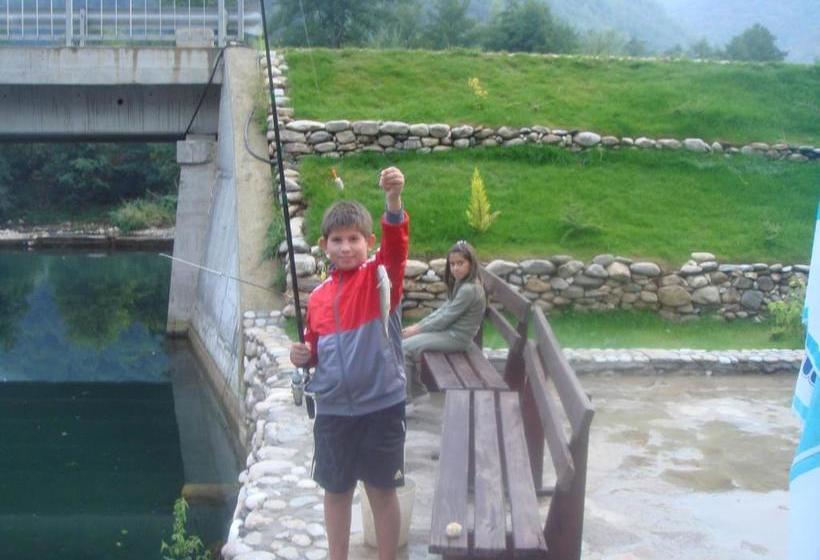 בית מלון כפרי Eco Complex Smilyan