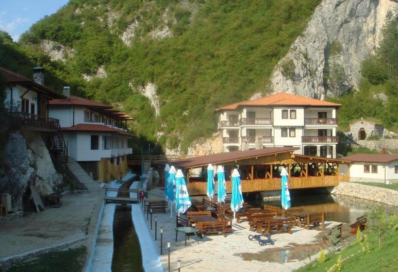 בית מלון כפרי Eco Complex Smilyan