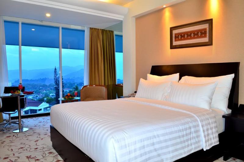 Emersia Hotel And Resort