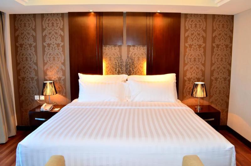 Emersia Hotel And Resort