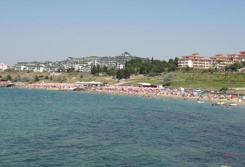 Family нouse нotel Asai