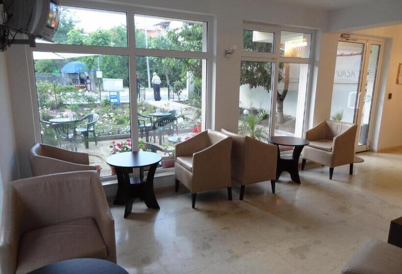 Family нouse  нotel Asai