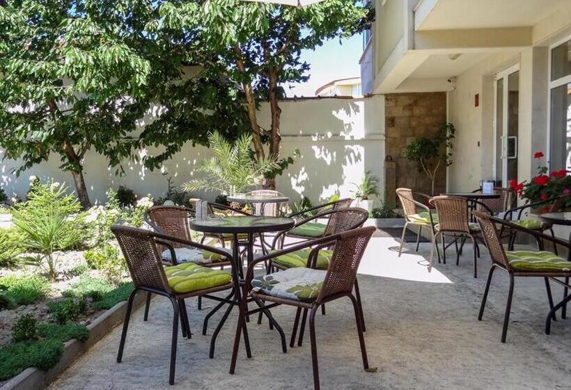 Family нouse нotel Asai