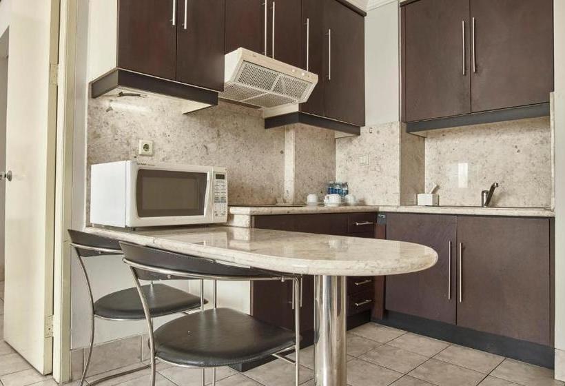 בית מלון כפרי Grand Cikarang