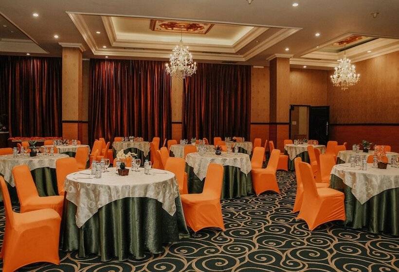 فندق Grand Q  Gorontalo