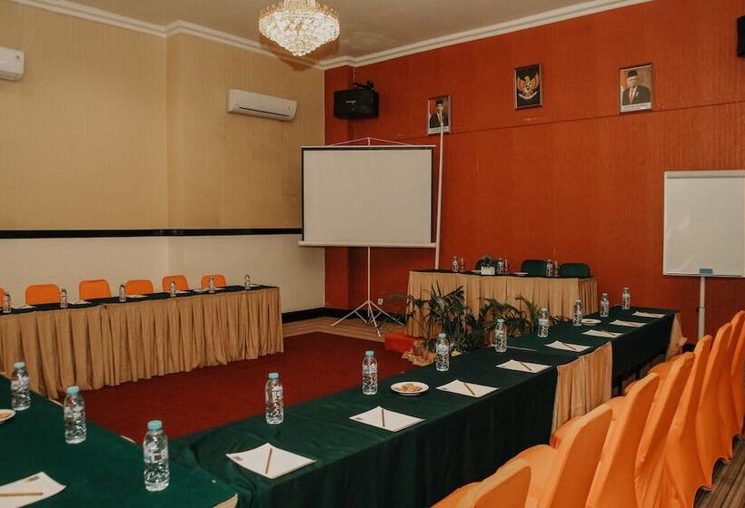 فندق Grand Q  Gorontalo