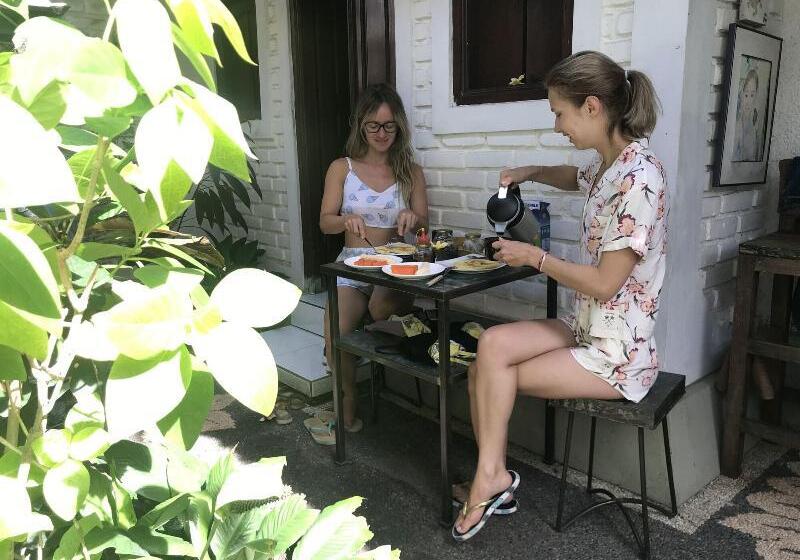 ホテル Gusti Homestay Bali