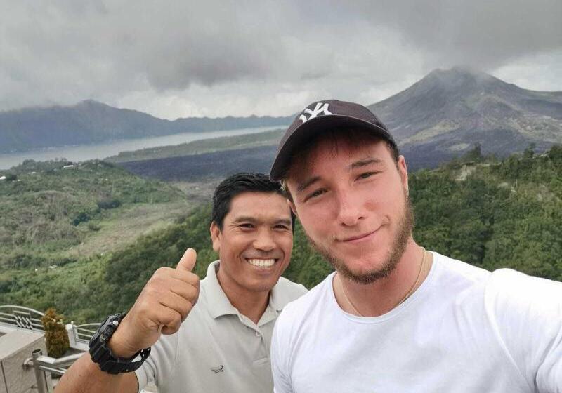 ホテル Gusti Homestay Bali