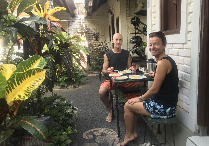 ホテル Gusti Homestay Bali