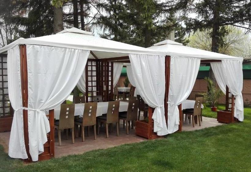 בית מלון כפרי Impuls Palace