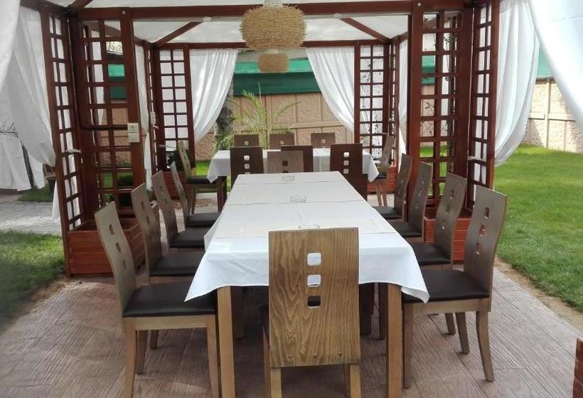 בית מלון כפרי Impuls Palace