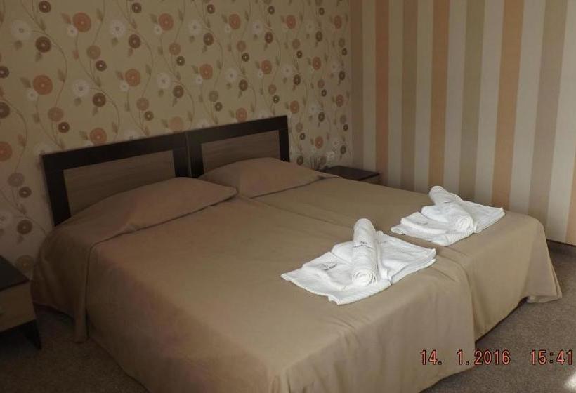 בית מלון כפרי Impuls Palace