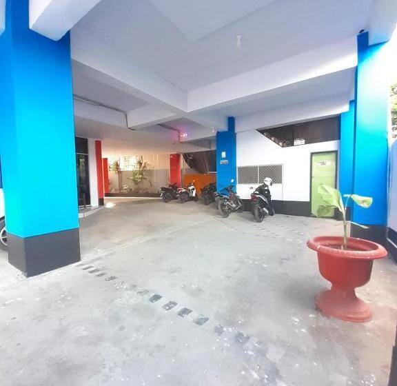 בית מלון כפרי Karaton Luwuk