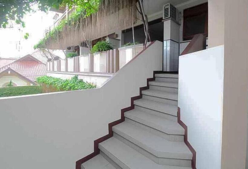 ホテル Lestari Near Lippo Plaza Mall Jember Mitra Reddoorz