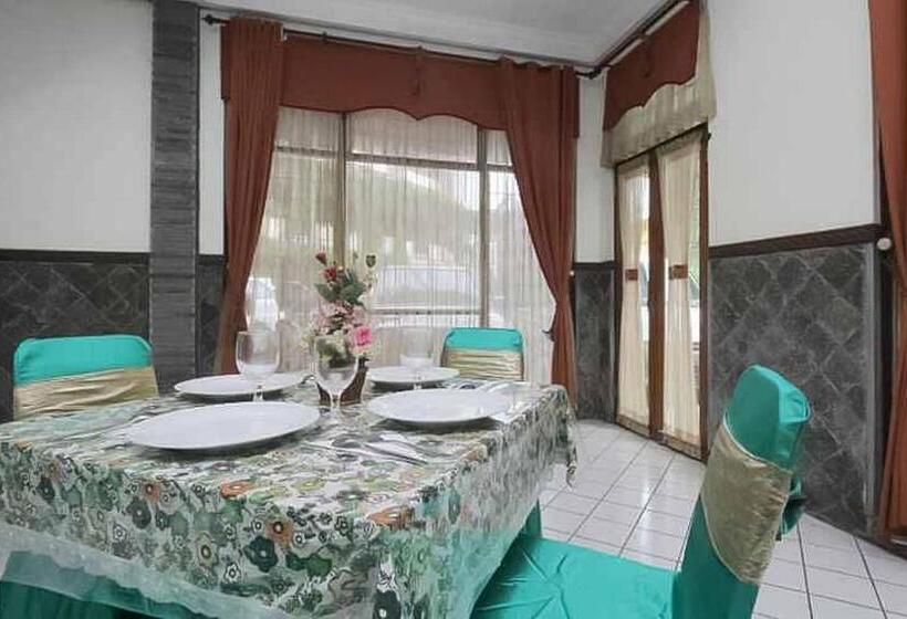 ホテル Lestari Near Lippo Plaza Mall Jember Mitra Reddoorz