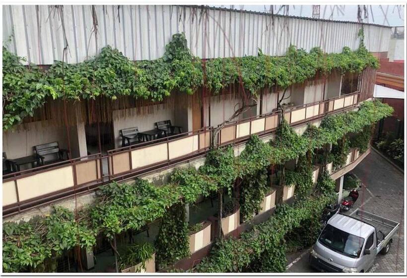 ホテル Lestari Near Lippo Plaza Mall Jember Mitra Reddoorz