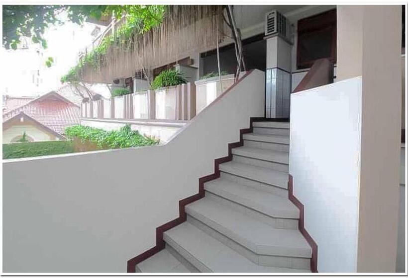 ホテル Lestari Near Lippo Plaza Mall Jember Mitra Reddoorz