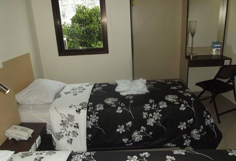 Отель Manado Inn