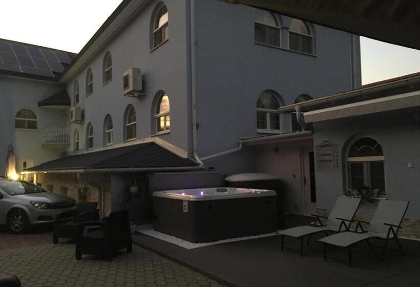 酒店 Marvany Panzio