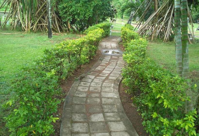 호텔 Capital O 2796 Medana Bay Marina