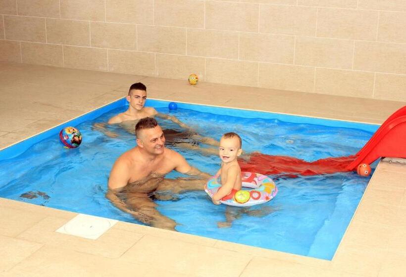 ホテル Median Hajdúnánás