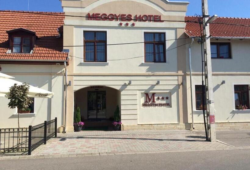 فندق Meggyes