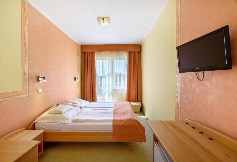 酒店 Négy évszak