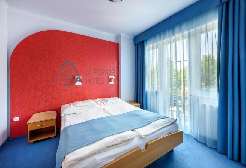 酒店 Négy évszak