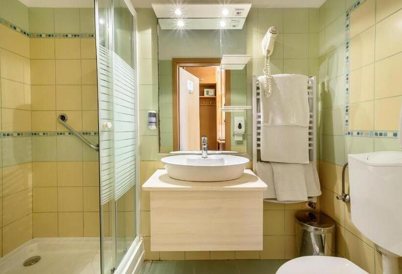 酒店 Négy évszak