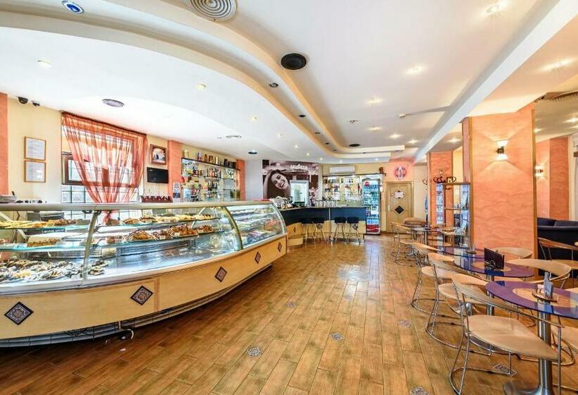 酒店 Négy évszak