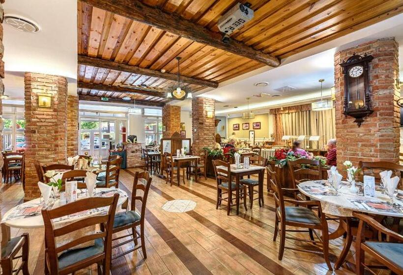 酒店 Négy évszak