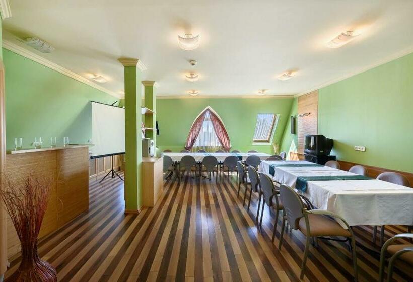 酒店 Négy évszak