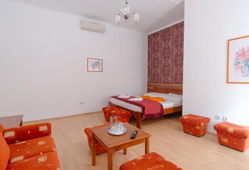 酒店 Oazis Panzió