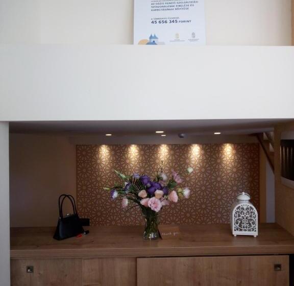 酒店 Oazis Panzió