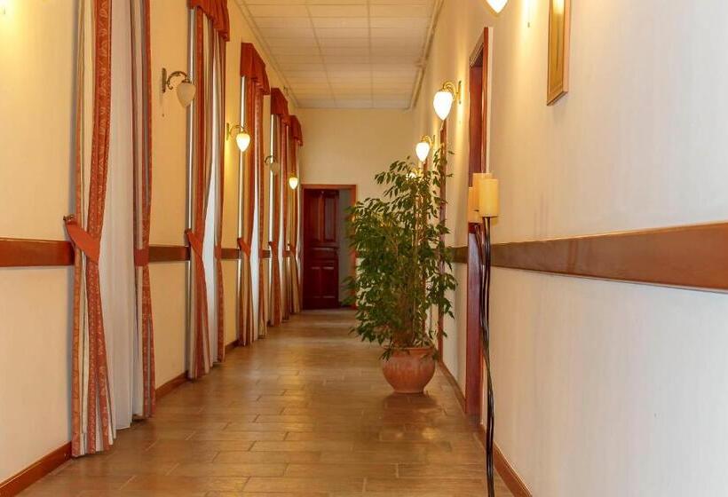 Pannon Hotel Bejelentkezés 20 óráig, Check In Until 20 O Clock, Einchecken Bis 20 Uhr