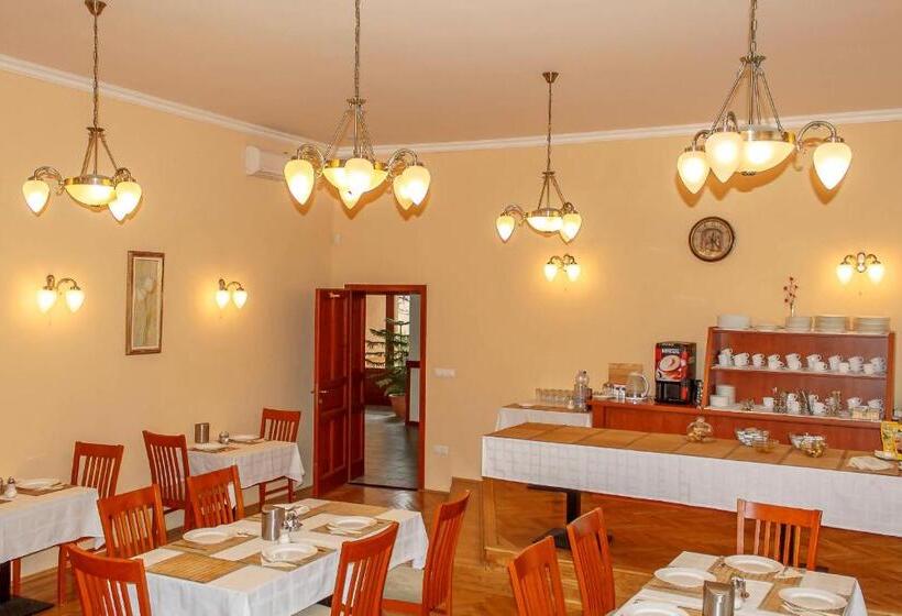 Pannon Hotel Bejelentkezés 20 óráig, Check In Until 20 O Clock, Einchecken Bis 20 Uhr