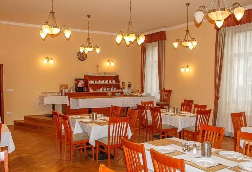 Pannon Hotel Bejelentkezés 20 óráig, Check In Until 20 O Clock, Einchecken Bis 20 Uhr