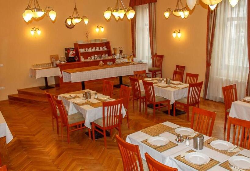 Pannon Hotel Bejelentkezés 20 óráig, Check In Until 20 O Clock, Einchecken Bis 20 Uhr