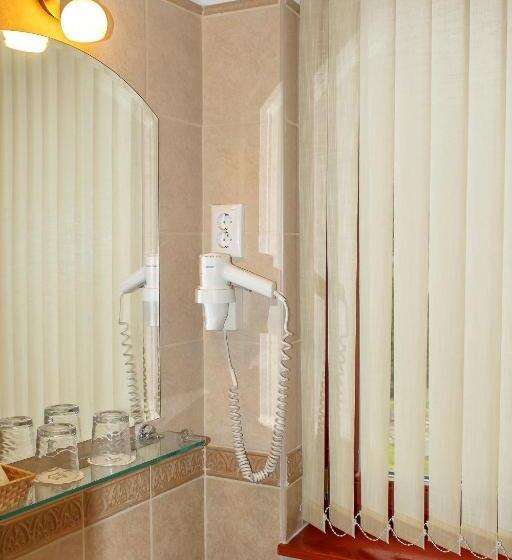 Pannon Hotel Bejelentkezés 20 óráig, Check In Until 20 O Clock, Einchecken Bis 20 Uhr