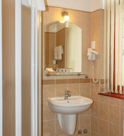 Pannon Hotel Bejelentkezés 20 óráig, Check In Until 20 O Clock, Einchecken Bis 20 Uhr